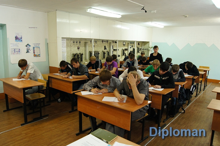 Диплом техникума Студенты сдают экзамен в техникуме